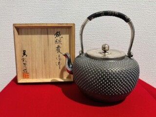 秦蔵六 作 『純銀 寶珠式湯瓶』 ｜骨董品買取 緑和堂