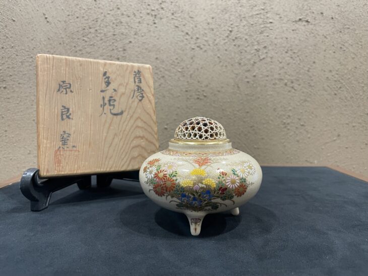 原良窯『薩摩焼 草花文 三足 香炉』 ｜骨董品買取 緑和堂