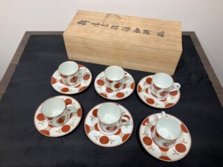 吉田美統 作 『釉裏金彩花唐草文 壺』 買取価格相場｜骨董品買取 緑和堂