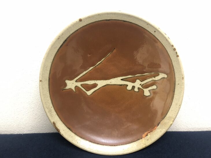 浜田庄司 作 『柿釉抜絵皿』 買取価格相場｜骨董品買取 緑和堂