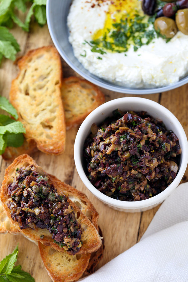 Crostini with Gorgonzola, Prosciutto and Balsamic Fig Spread