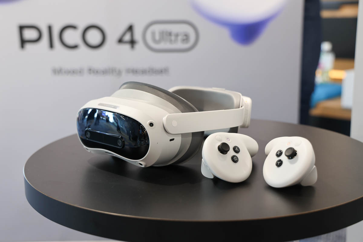 PICO 4 Ultra VRヘッドセット + モーショントラッカー付き PICO 4』の
