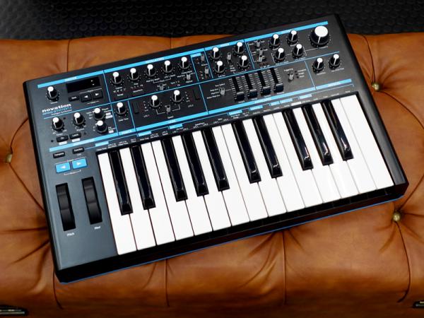 Novation Bass Station II 25鍵 シンセサイザー Novation Bass Station II Analog Synthesizer | Sweetwater