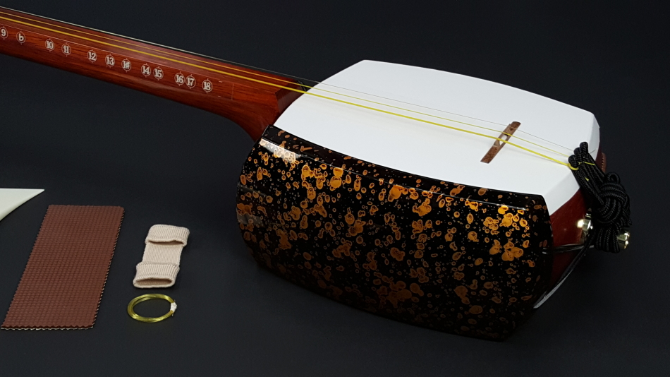 津軽三味線 太棹 花梨 紅木 延棹 人口皮 東さわり 丸打胴 和楽器