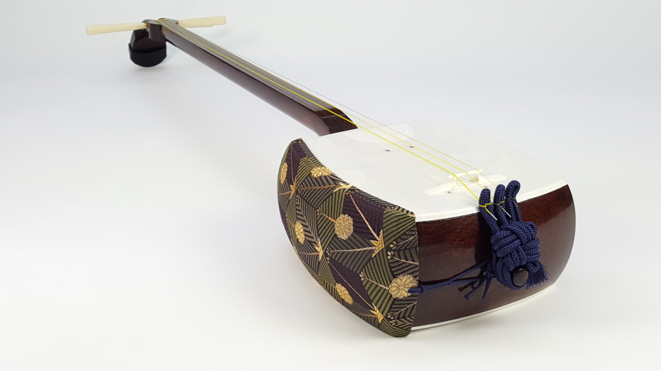 中棹地唄三味線 子持ち綾杉胴 棹紅木 沈みトチ 2枚溝金細 K刻印 総桐