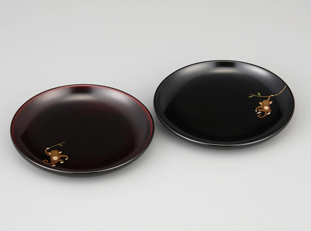 銘々皿｜輪島塗 銘々皿 干支 申蒔絵 ペア 黒／溜 〔5寸丸〕 紙箱入