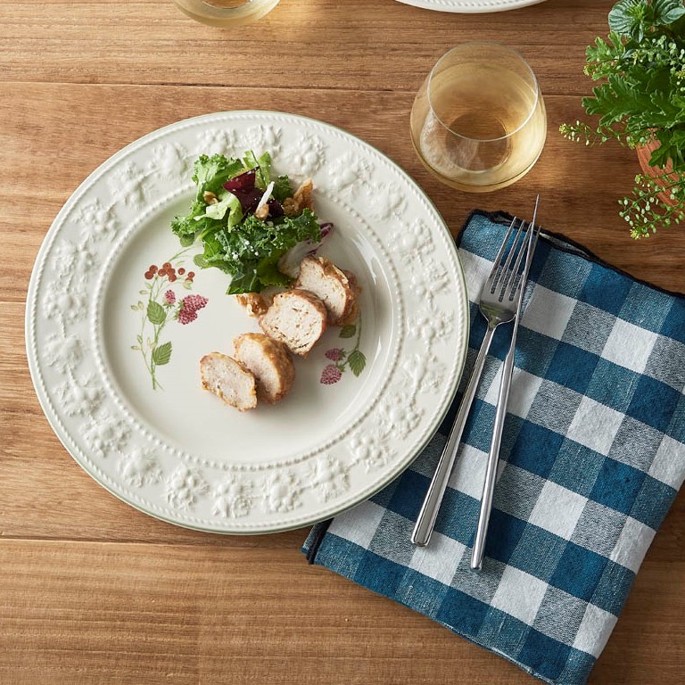 フェスティビティ ラズベリー プレート 27cm|WEDGWOOD公式オンラインストア