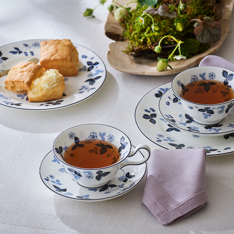 ストロベリー インクブルー ティーカップ＆ソーサー（ピオニー