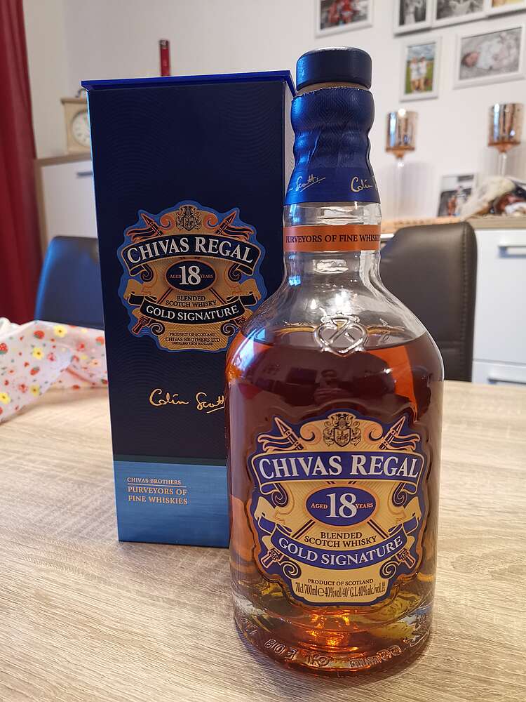 Chivas Regal 18 Years Gold Signature - Whisky.com