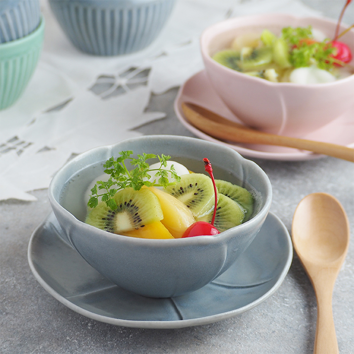 何にでも使える万能ボウル。かわいいお花の形。