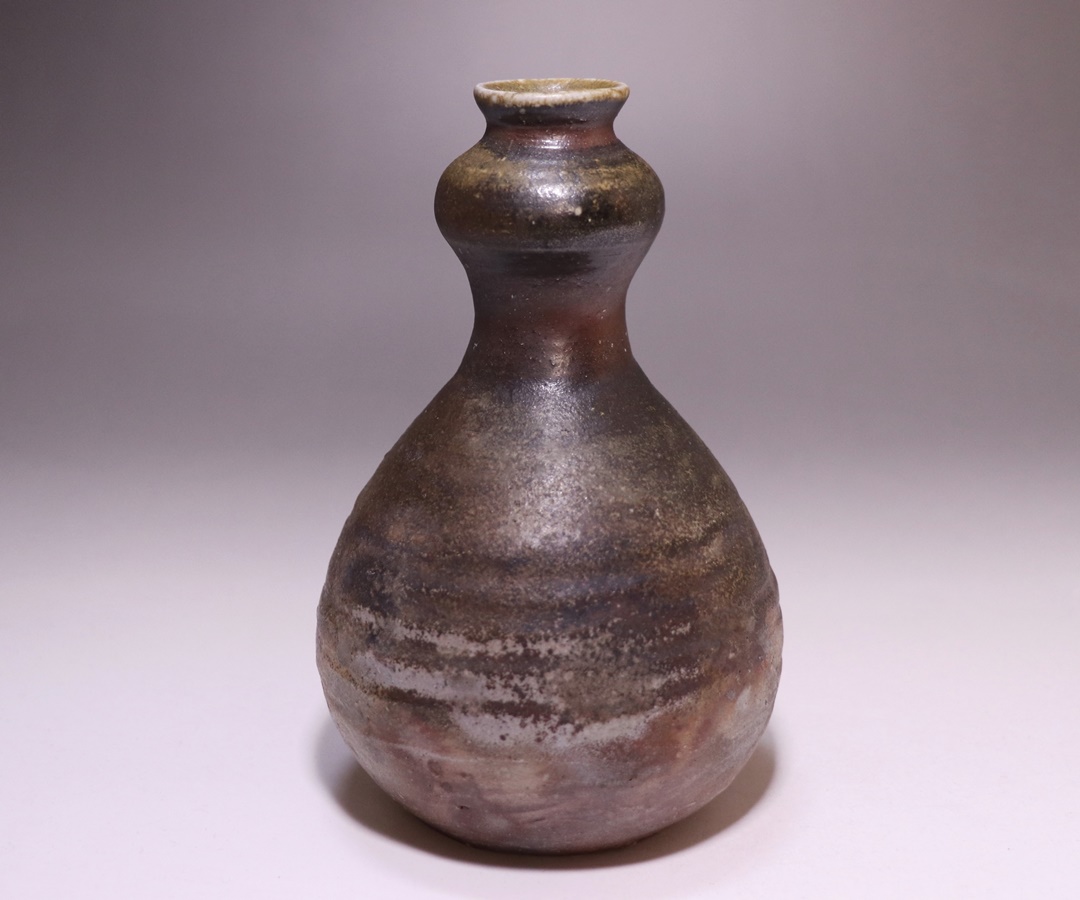 陶芸家伊勢崎満備前ぐい呑酒器備前焼窯変伊勢崎陽山共箱