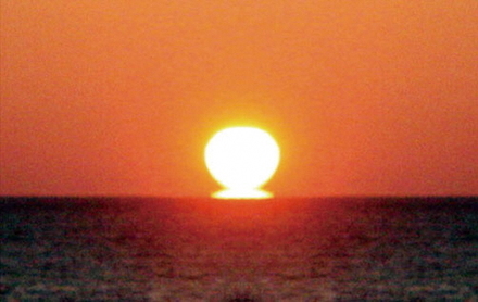 だるま夕日｜安田町役場