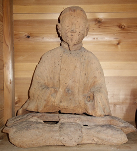 菅原神社の男神像（すがわらじんじゃのだんしんぞう） - 小国町