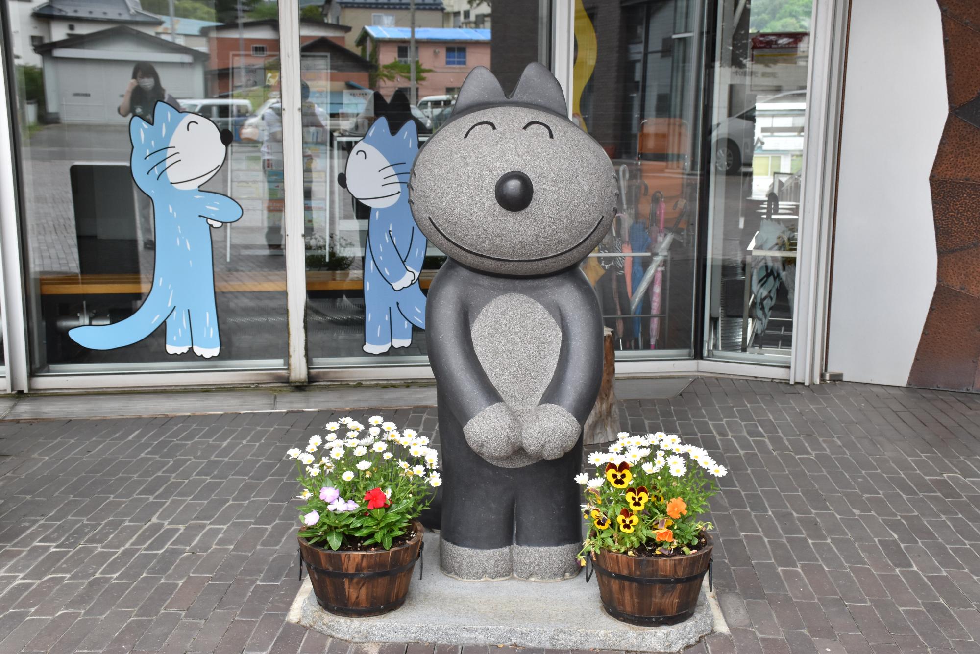 11ぴきのねこ」の石像／三戸町公式ホームページ