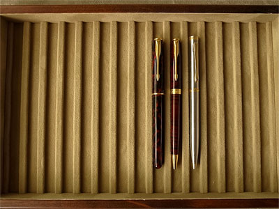 ペントレイ（蓋なし） [万年筆,波板,起毛状布,スタッキング可能,15本入れ]