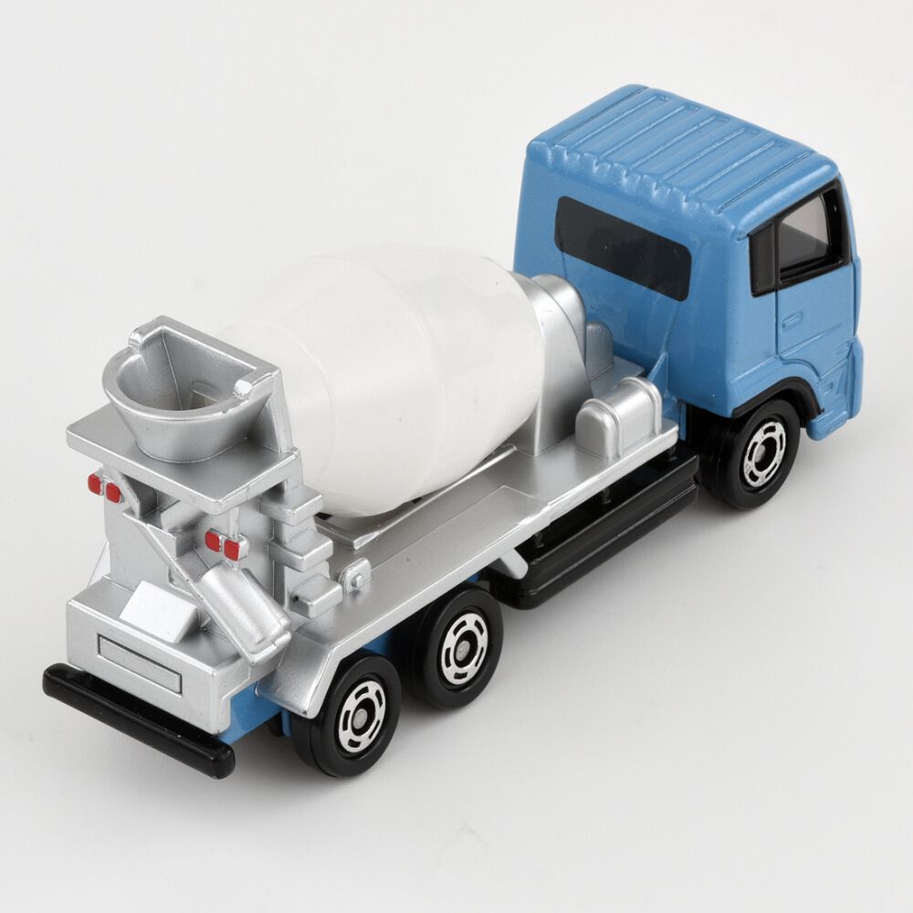 トミカ クオン4軸ウイング車 新時代の物流を支えるUDトラックスのクオン