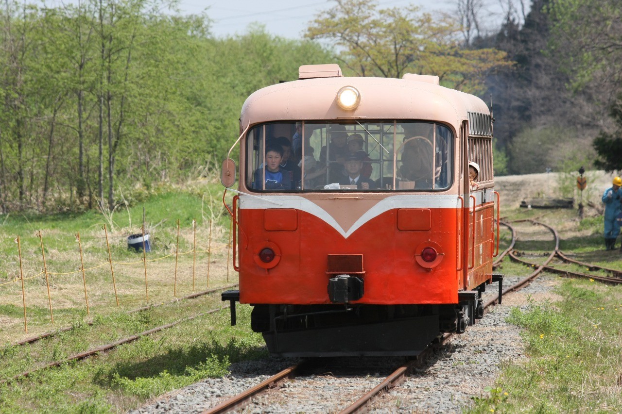 旧南部縦貫鉄道レールバス(（一社）しちのへ観光協会)｜東北の観光