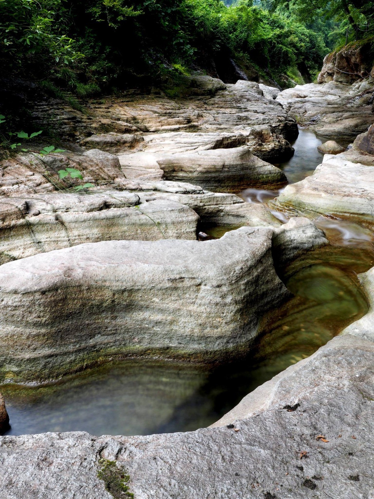 滝沢川おう穴群(金山町)｜東北の観光スポットを探す | 旅東北 - 東北の