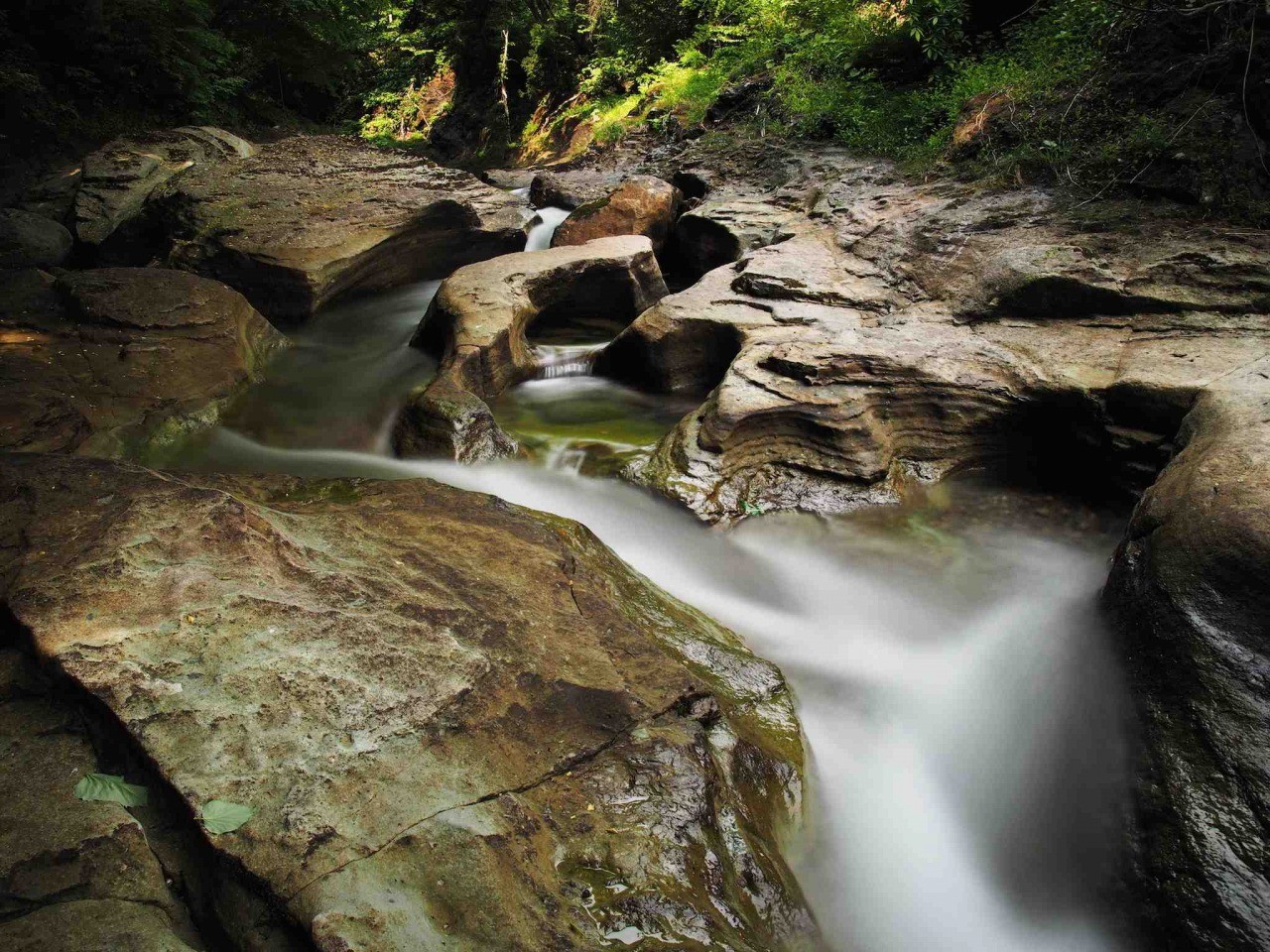 滝沢川おう穴群(金山町)｜東北の観光スポットを探す | 旅東北 - 東北の