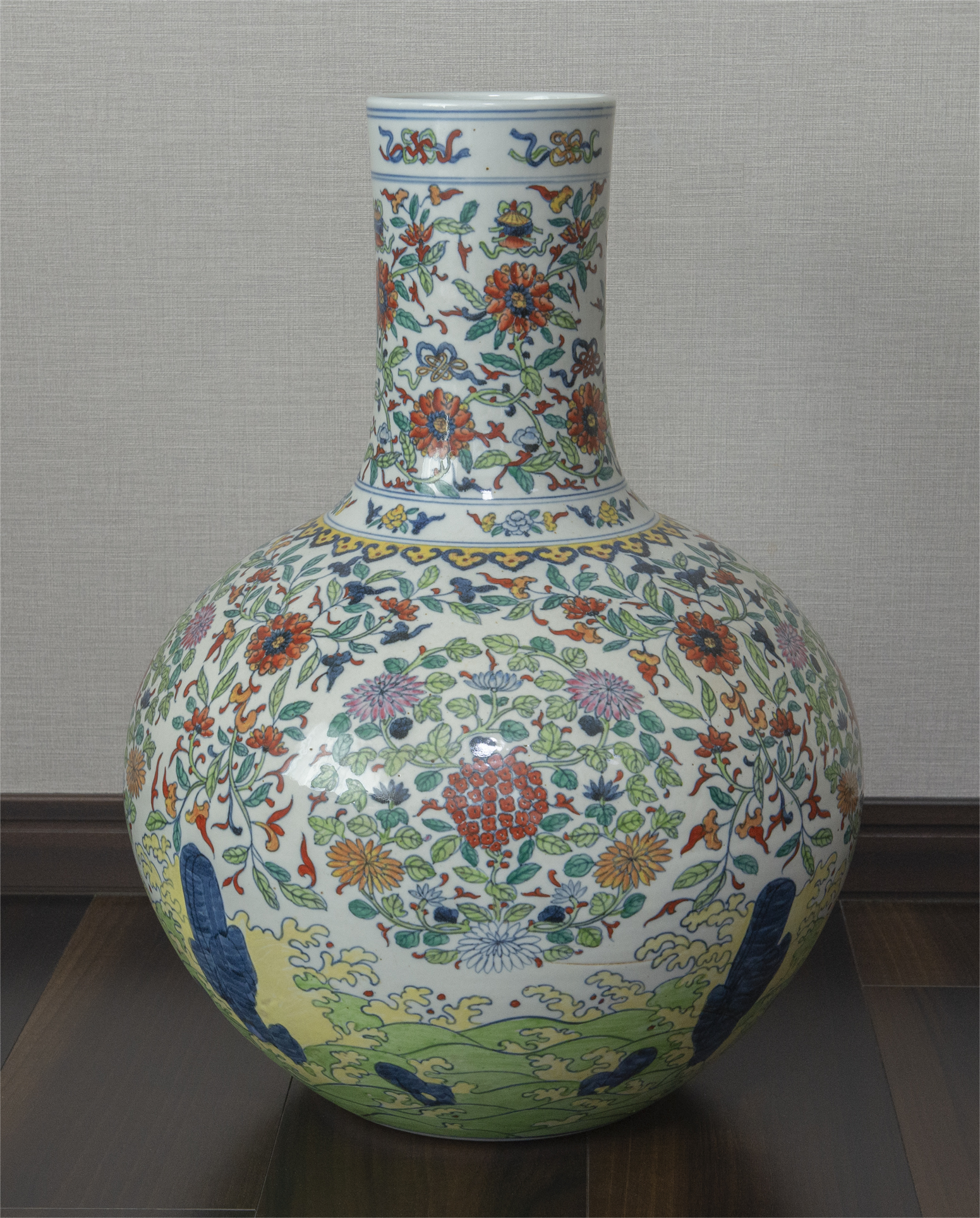 縁起物珍品清乾隆年製 粉彩花卉文描金蓋壺手作りインテリア古美術置物