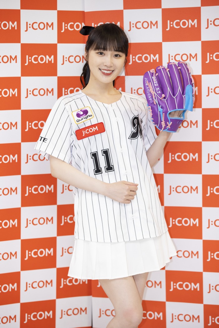 元乃木坂46・高山一実が人生初の始球式 自己採点は「20点」 | TOKYO