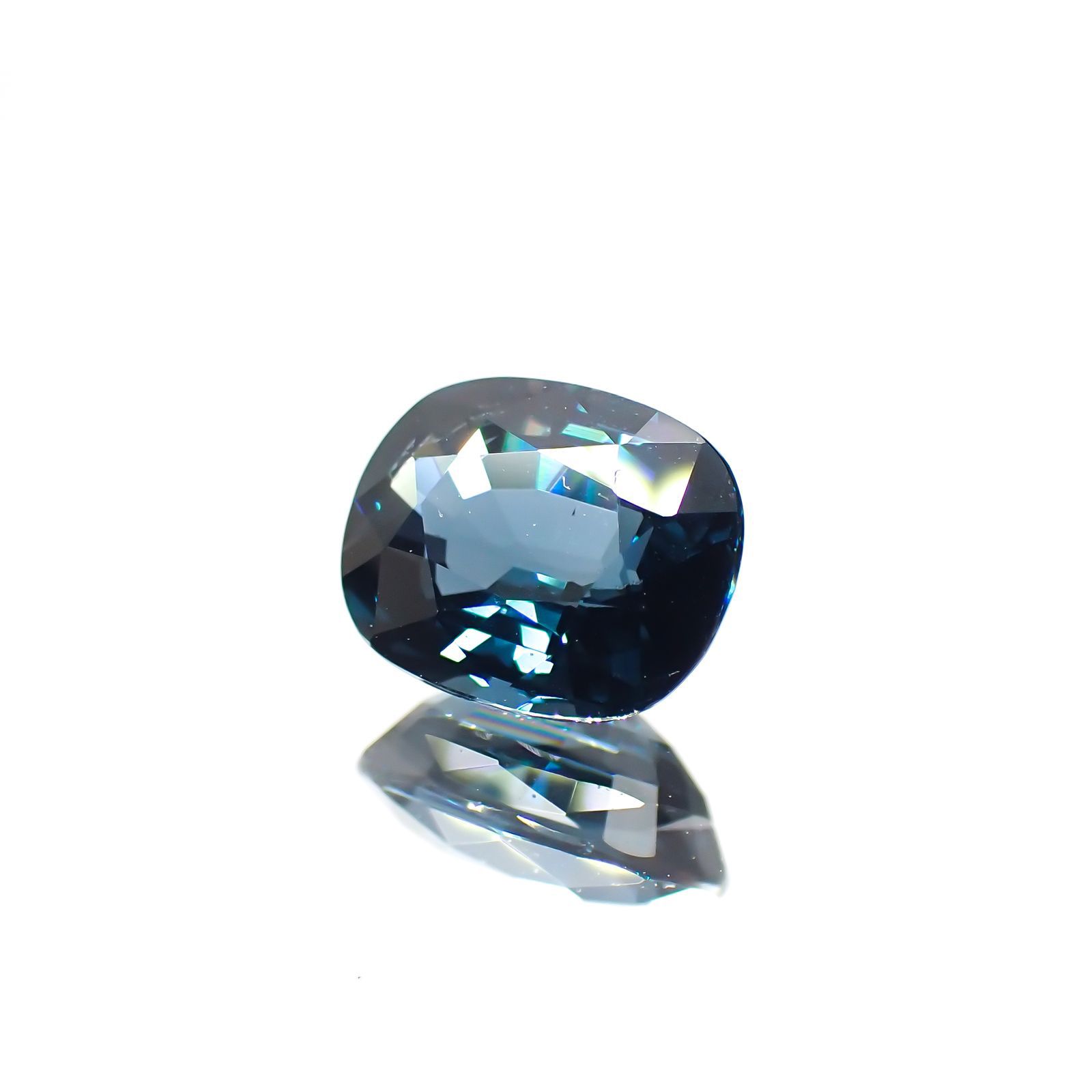 ブルースピネル(宝石名ブルー・スピネル)スリランカ産 ソ付(彩珠