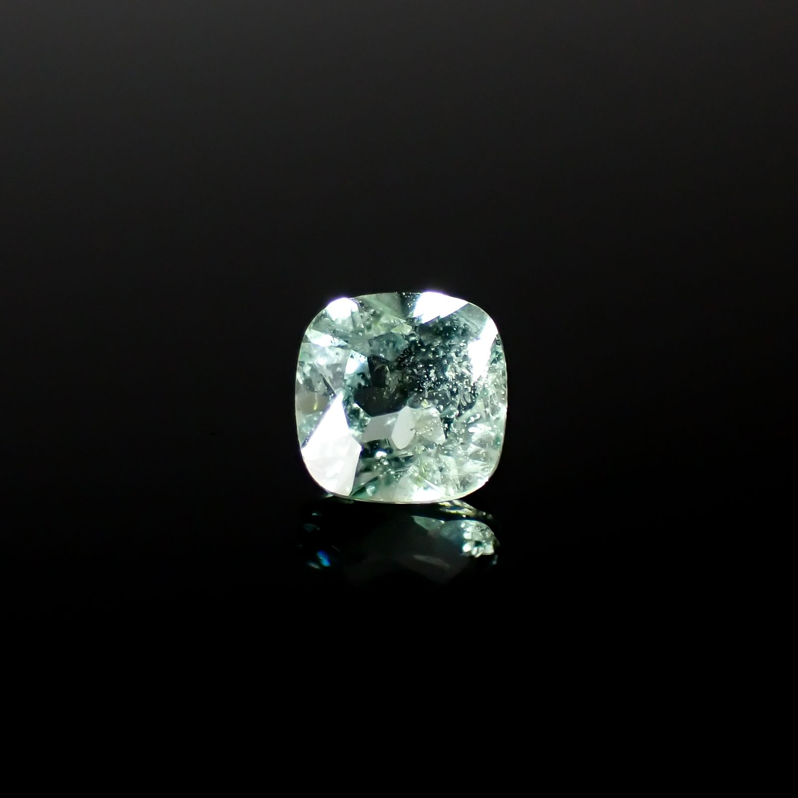 ミントベリル(宝石名グリーン・ベリル)ブラジル産 識別済 0.86ct / 6x5