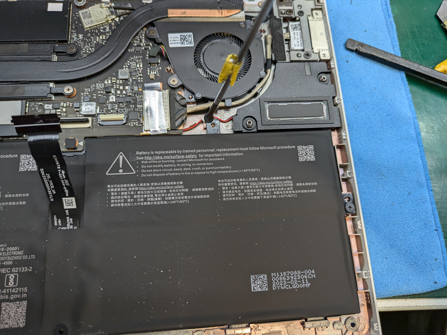 Surface Laptop Go2 電池持ちが悪くなった【即日バッテリー交換修理