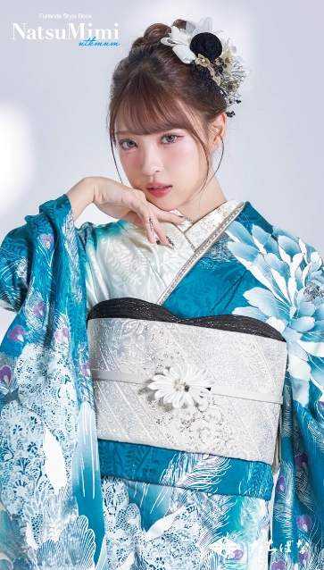 MINAMIちゃん着用“NatsuMimi”の振袖-青|ハタチ記念の新作振袖ご紹介 NAT-