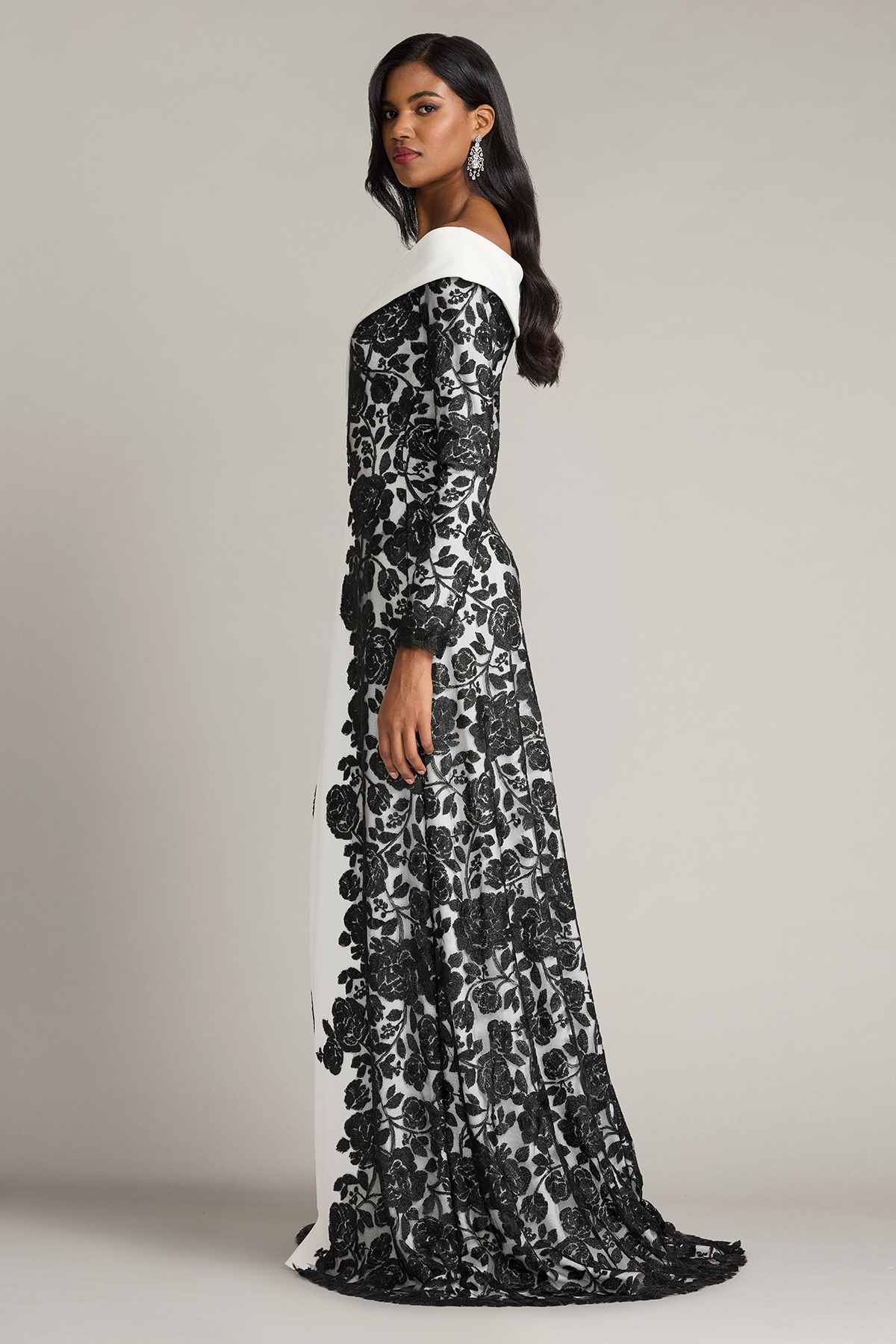 Tadashi Shoji 白と黒のレース、チューブトップマキシドレス Tadashi