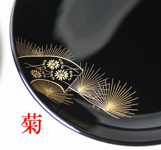 取り皿 松に扇面五聖沈金 5客1組 165,000円（税込） | 輪島塗の塗師屋