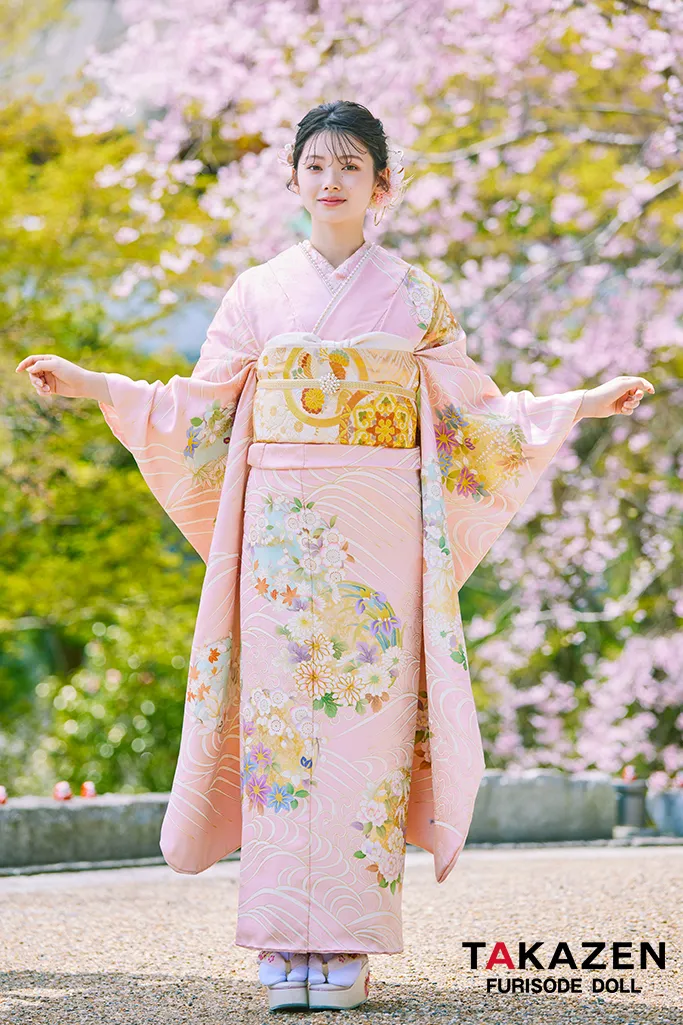 C 美品 吉澤友禅 扇に花々 金駒刺繍 金彩 淡い薄ピンク 正絹 袷 振袖