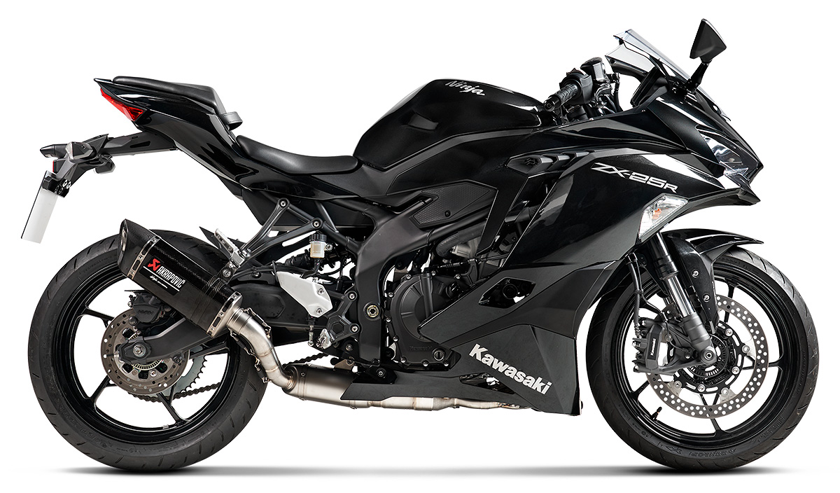 早くもNinja ZX-25R用フルエキゾーストマフラーが2種類登場。注目は