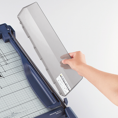 たのめーる】コクヨ ペーパーカッター(押し切り式) A4 DN-G103 1台の通販