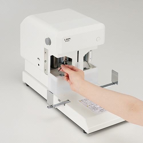 たのめーる】ライオン事務器 電動2穴パンチ DP-500S 1台の通販