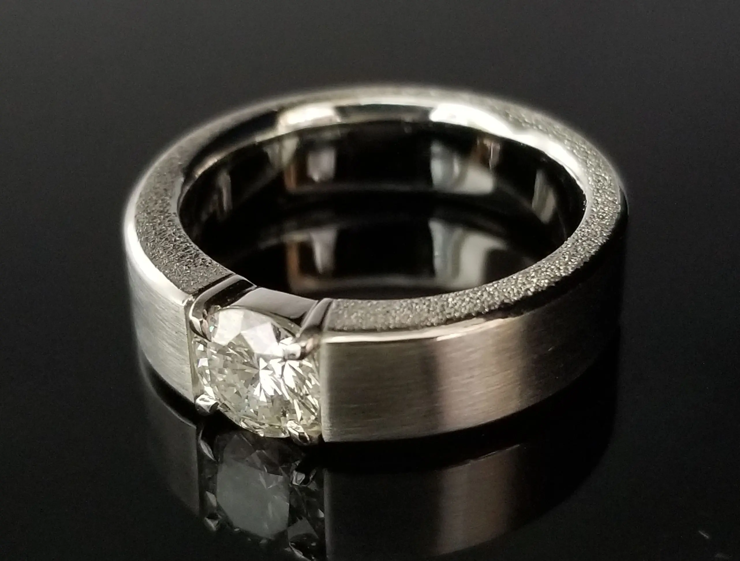 重厚感のある素敵なご結婚記念リング | 結婚・婚約指輪のオーダー