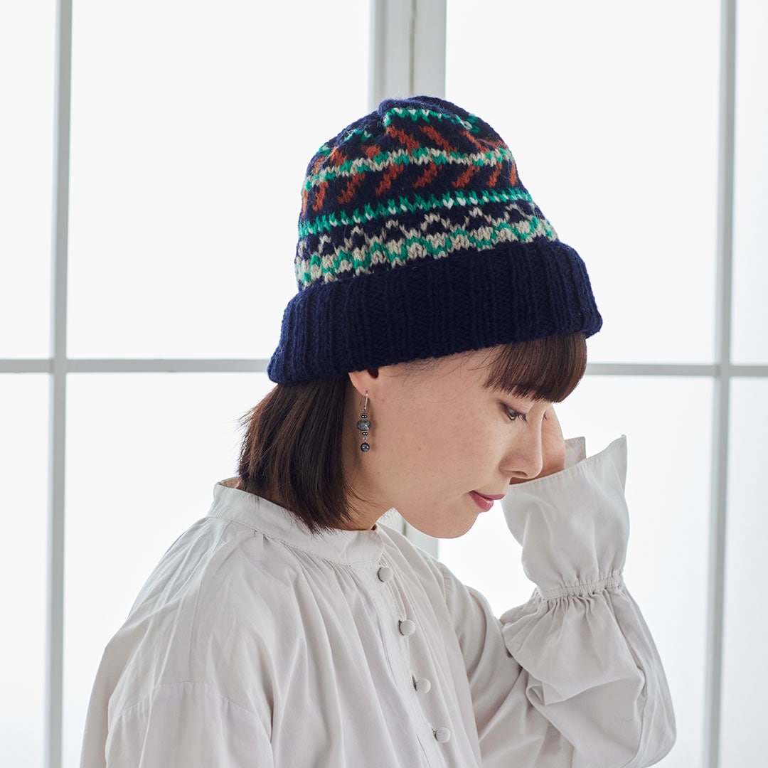 宇野千尋さんの 編み込み模様のニット帽［ネイビー］: キット