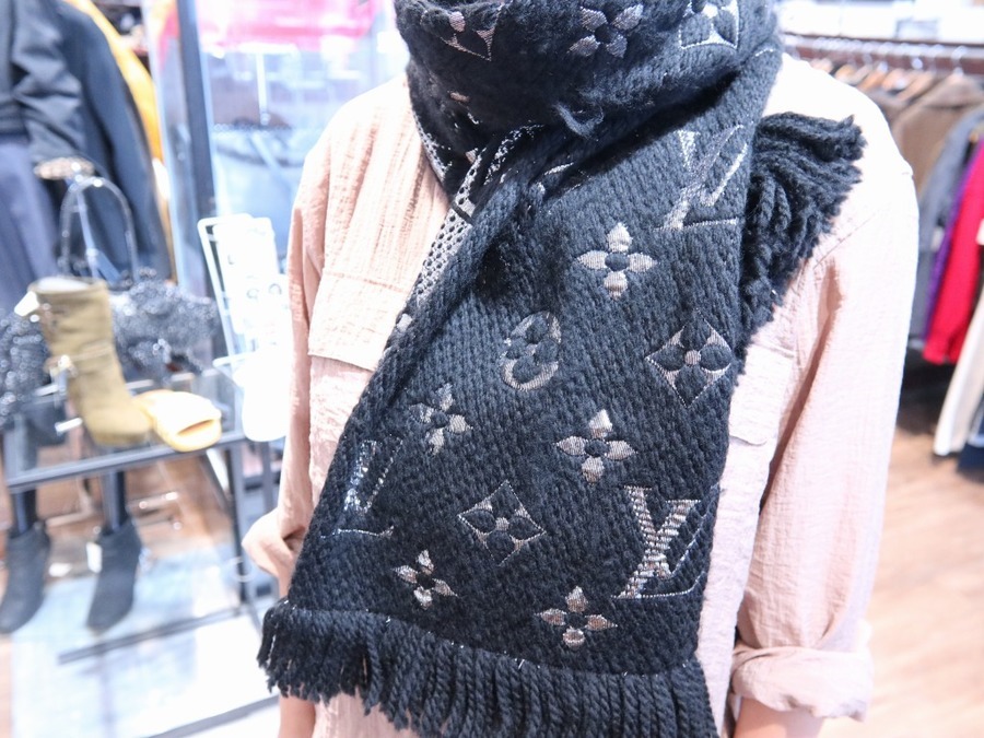 エシャルプ・ロゴマニア シャイン マフラー