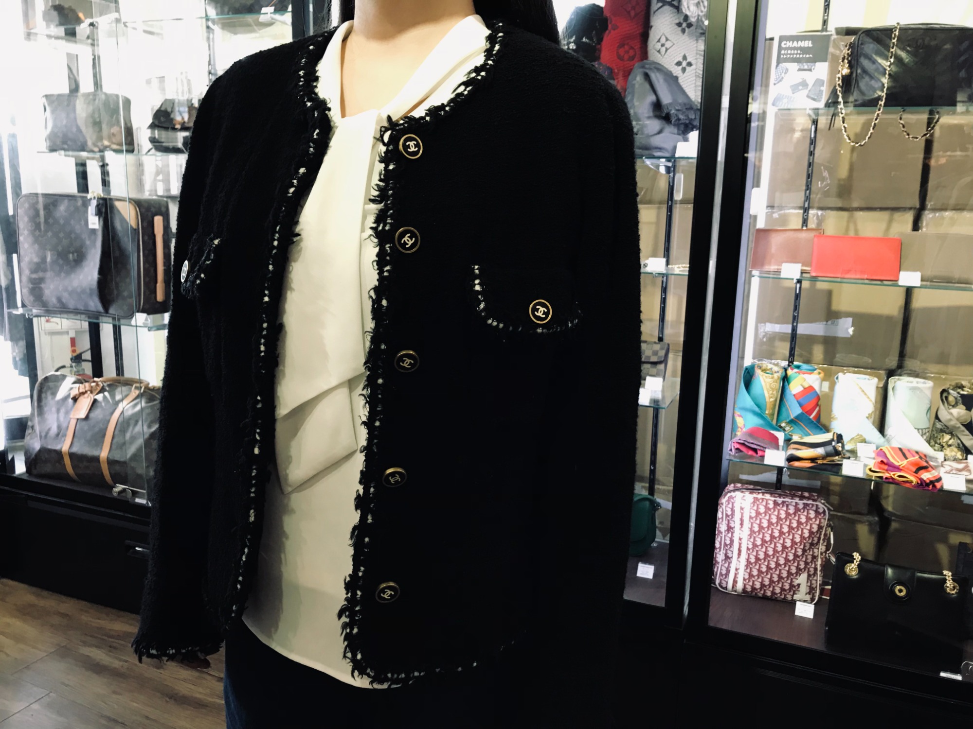 CHANEL/シャネル】より、ココボタンツイードジャケットが買取入荷致し