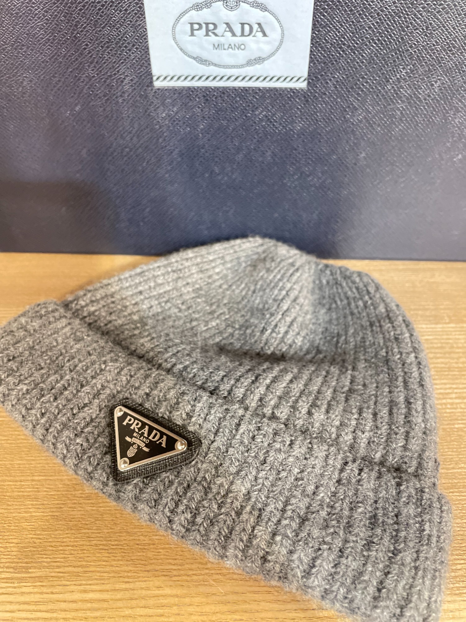 PRADA より「ウールカシミヤビーニー」が入荷しましたので紹介いたし