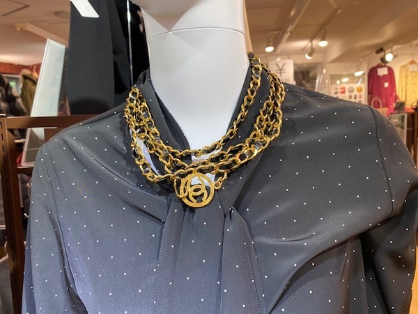 シャネルヴィンテージチェーンベルトレアネックレスにも CHANEL