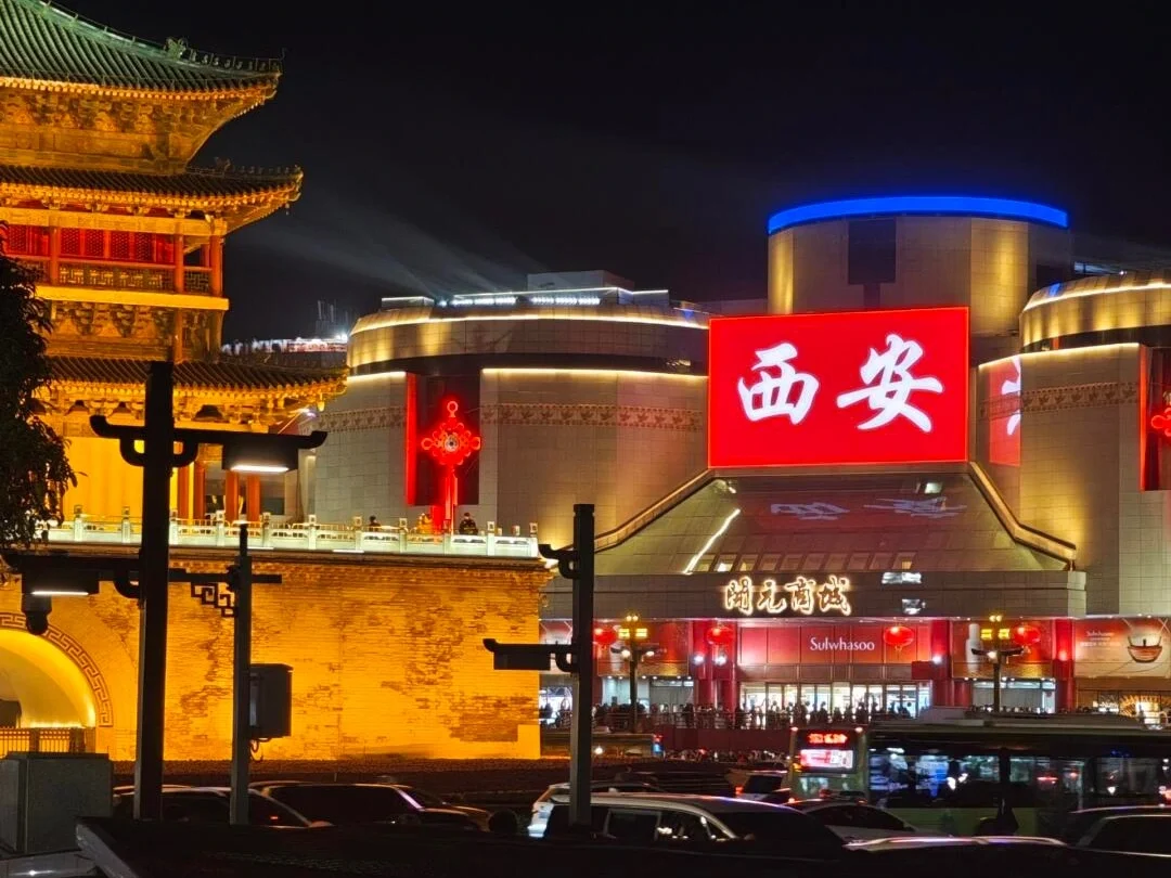 石？玉？の大きな中国的置物 皇帝車？ 2025年最新版 西安旅行ガイド（