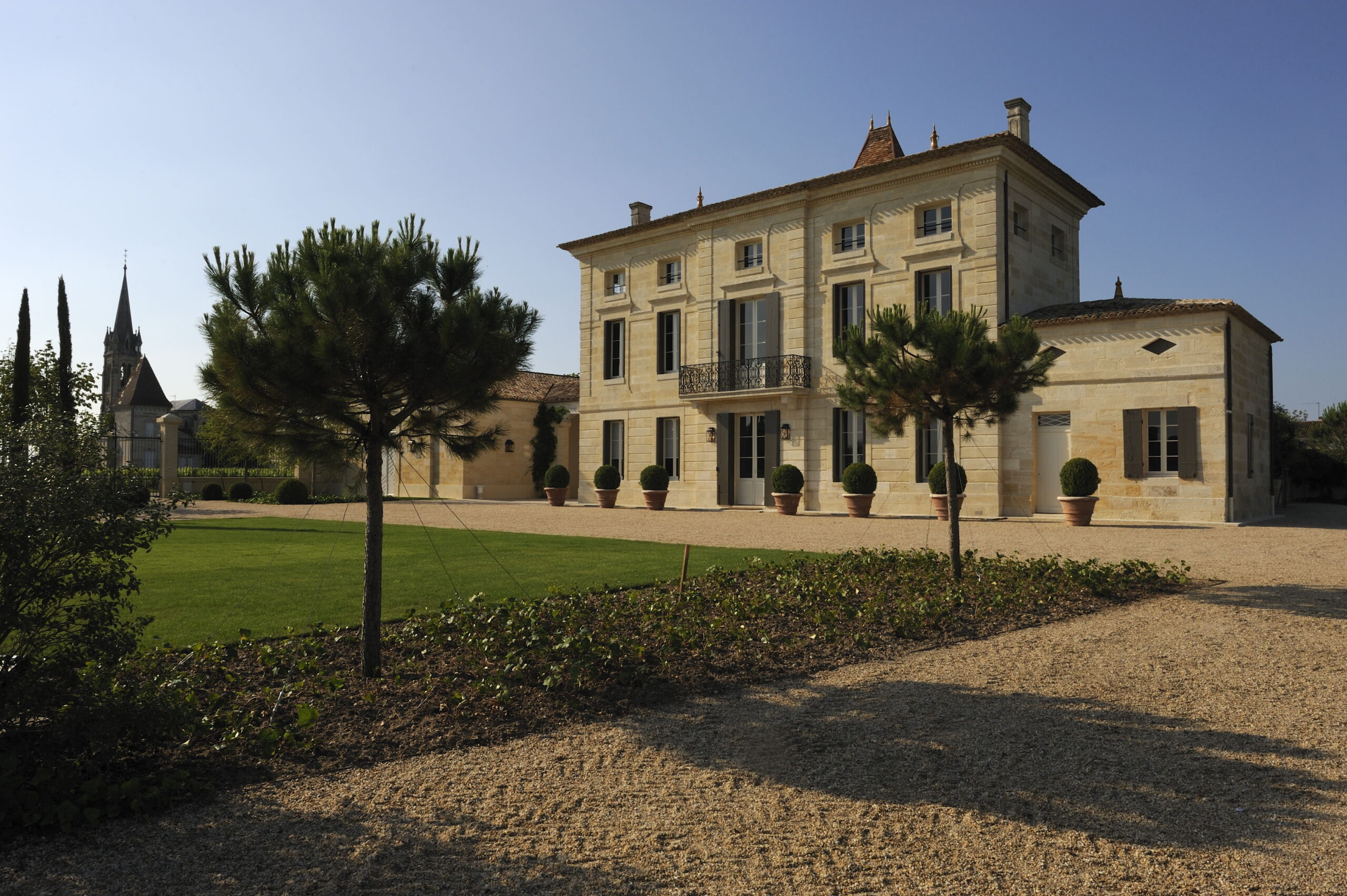 Learn about Chateau Hosanna Pomerol Bordeaux Wine, Complete Guide