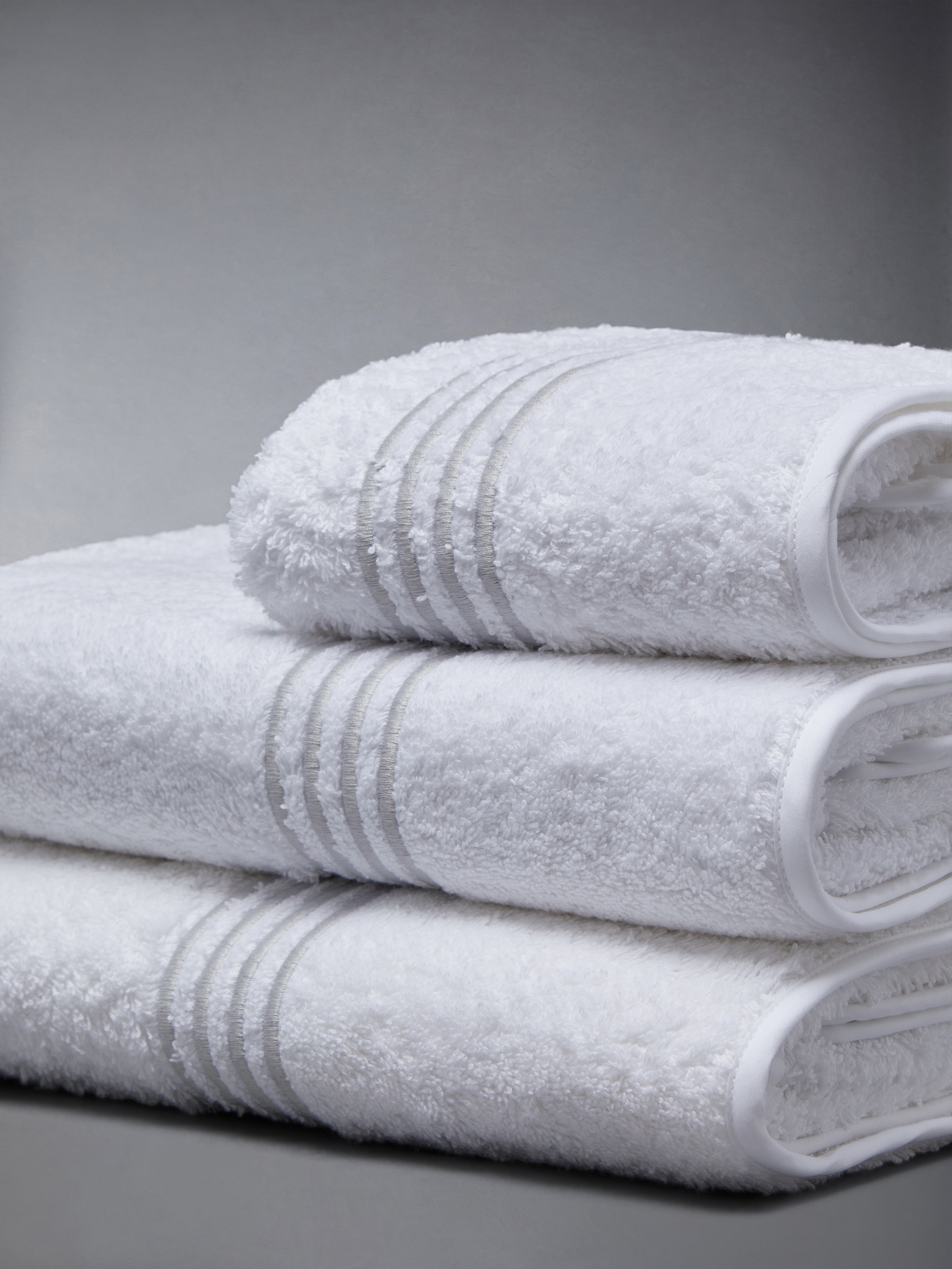 4 Bar Frette 3 Piece Towel Set | Thom Browne