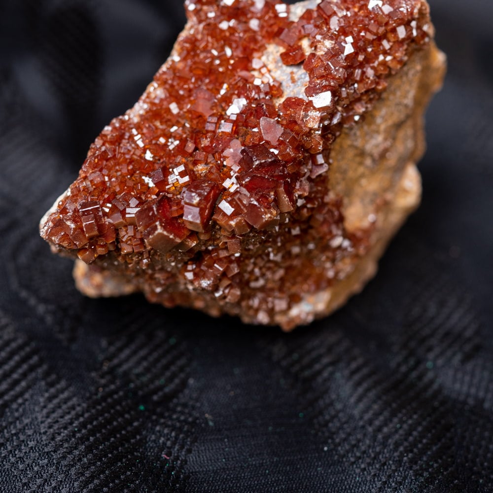 一点物〕バナジナイト バナジン鉛鉱 褐鉛鉱 米国産〔118g〕 の通販