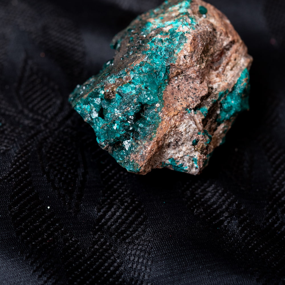 ダイオプテーズ A6 鉱物 標本 原石 翠銅鉱（ダイオプテーズ、Dioptase