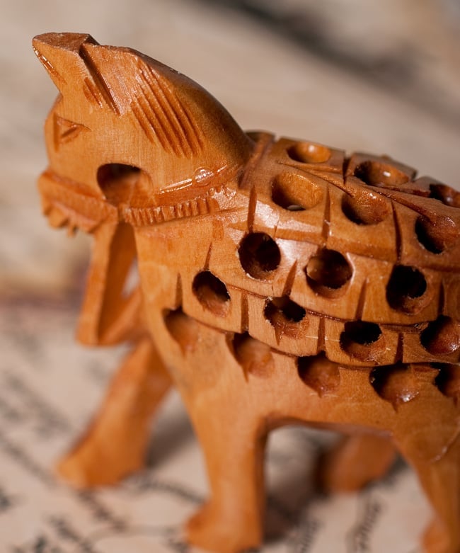 一木造り】インド職人の手作り透かし彫り木像 ジャリ - 馬 の通販