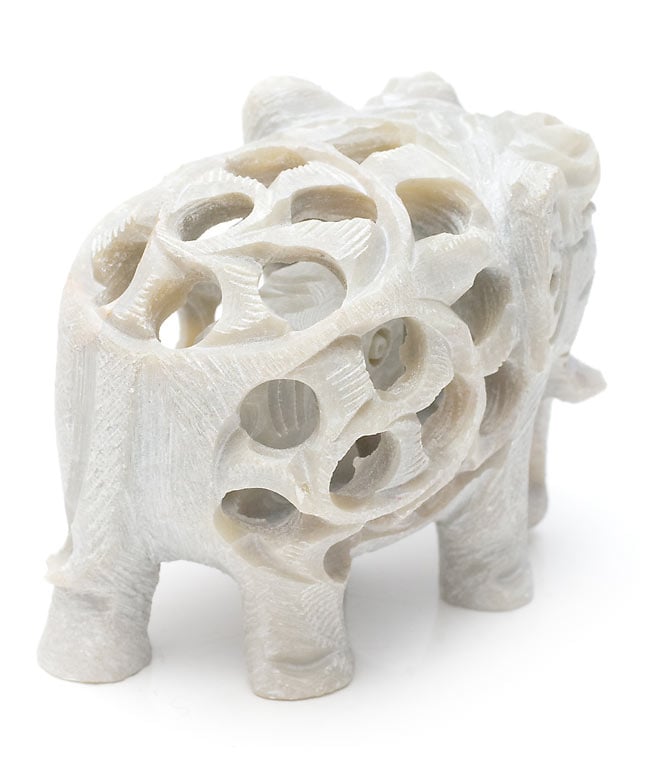象の中に象がいる！ ソープストーン入れ子彫刻(約7cm) の通販