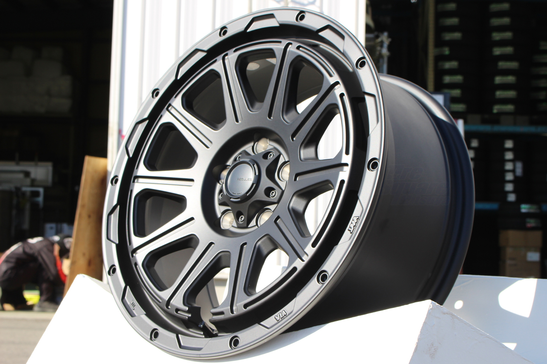 重厚なスポーク MONZA HI-BLOCK REGULES | 株式会社タイヤスクエアミツヤ