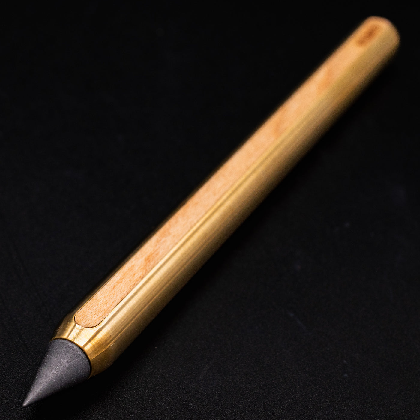 Stilform AEON Pencil – Brass with Maple Veneer, Radial Brushed